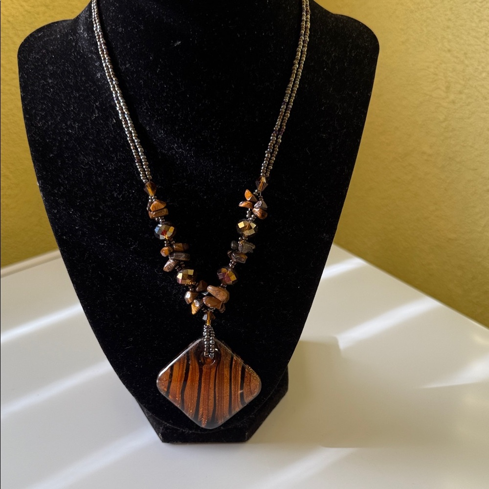 Glass and tigers eye necklace - Picture 2 of 6